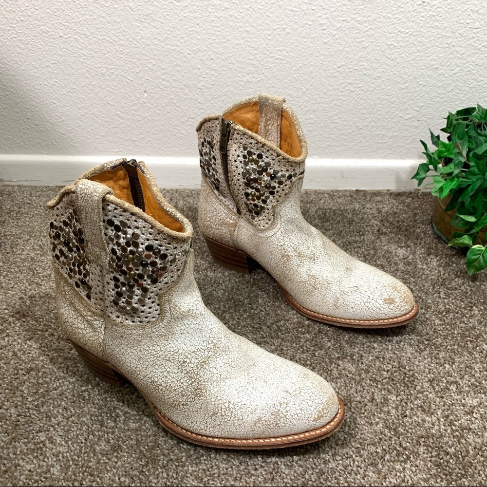 Frye Deborah Studded Short Boots Distressed Boho - Picture 6 of 12
